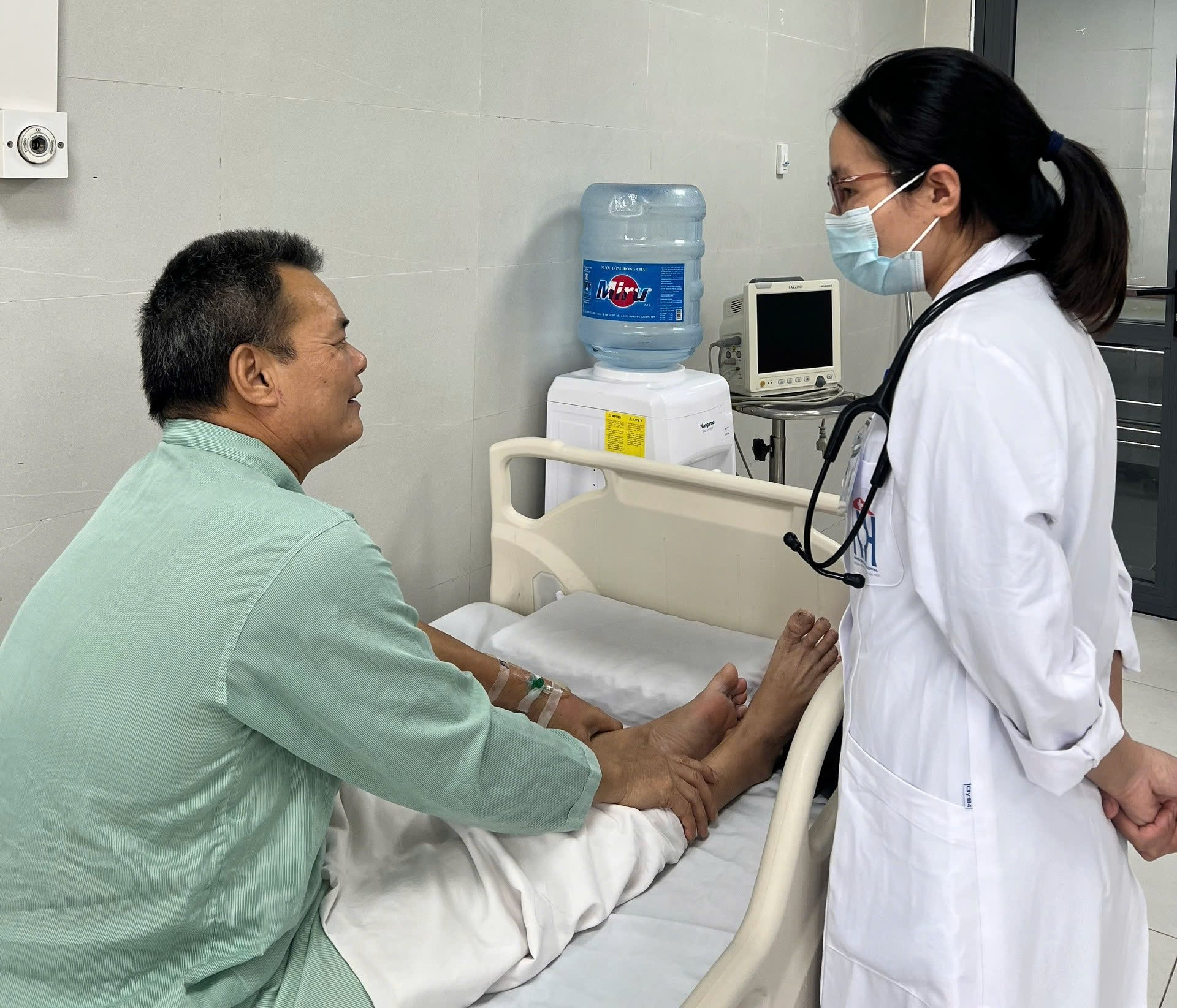 Người bệnh ung thư chảy máu mắt, xuất huyết tiêu hóa sau khi ăn thịt chó